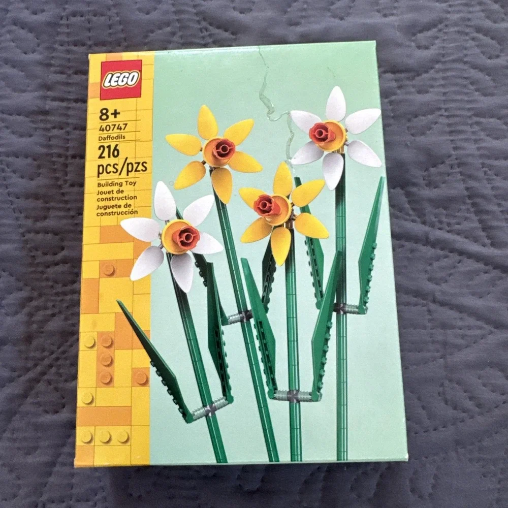 LEGO Botanicals: Daffodils (40747) New In Sealed Box BOTANICALS!